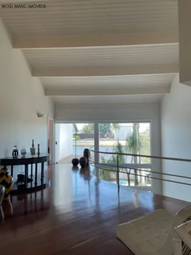 Casa a venda na Vila Oliveira, Mogi das Cruzes. Com 4 suítes, salas, cozinha e sala de alm