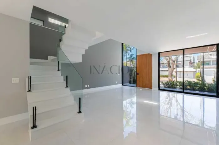 Casa em Condomínio à venda em Barra da Tijuca, Rio de Janeiro 4 quartos 360m²