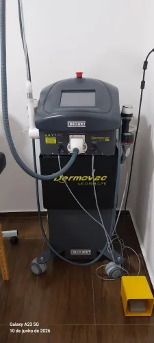 Aparelho estético Profissional Dermovac LED Shape versão 2.1