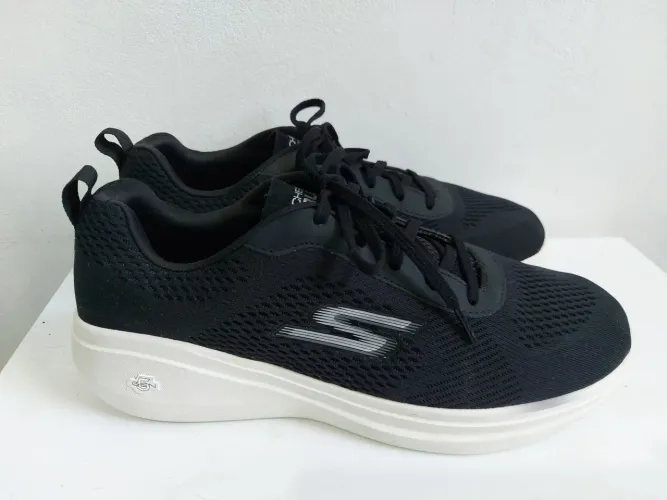 Tênis Skechers 41