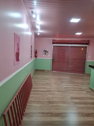 Alugo Sala Comercial em rua bastante movimentada, para lojas, escritórios.