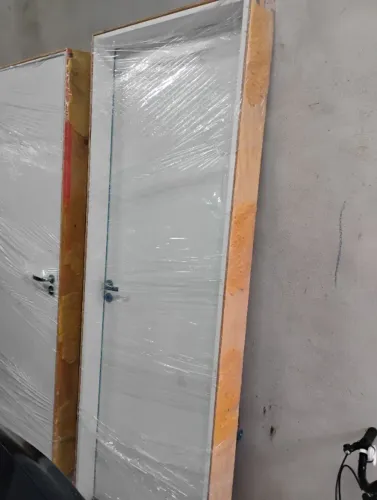 Porta 480 ,,,,67x2,12 laqueada não precisa de pintura com anti ruido nunca foi usada 