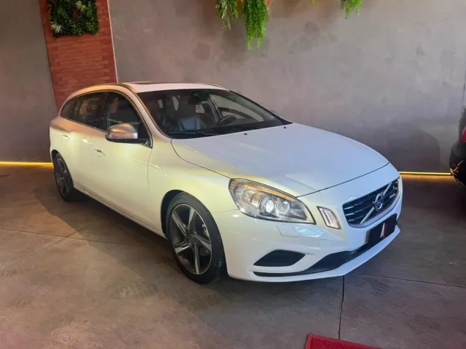 Volvo V60 T-6 R-design 3.0 AWD 4P 2013