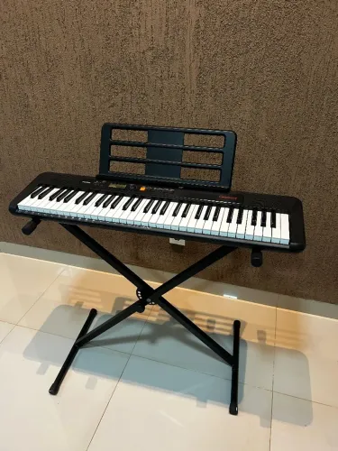Teclado Casio CT-S195 c/ fonte, suporte e capa