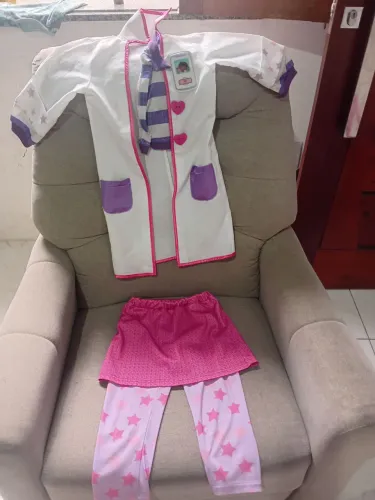 Vende fantasia doutora brinquedo.  