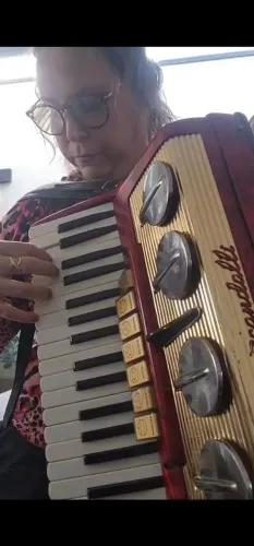 Acordeon Scandalli revisada e afinada recentemente  80 baixos