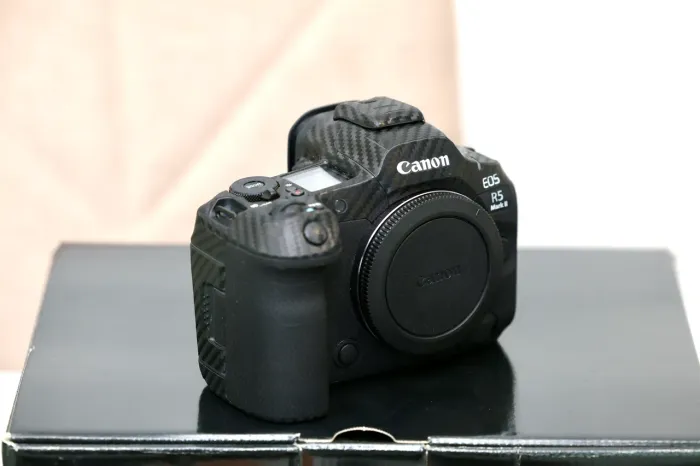 Canon R5 mkII com 6 mil clicks 