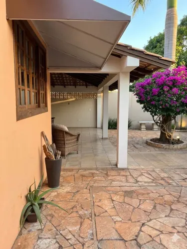 casa de alto padrão no bairro Santa rosa em Cuiabá com potencial comercial