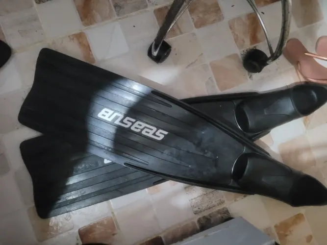 Nadadeira seasub zerada usada 3 vezes 40 41