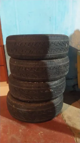 Pneu Pirelli scorpion. 225-65Aro17 Semi-novo.