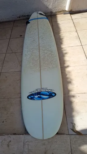 Prancha de surf Fun pouco usada, ideal para quem está aprendendo a surfar, com capa 