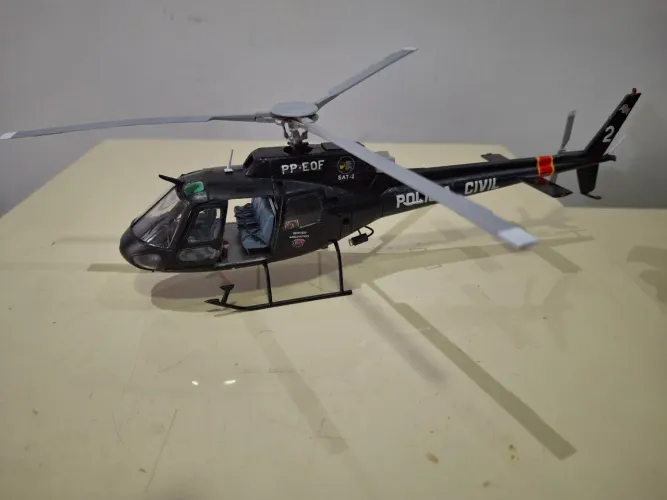 Plastimodelismo miniatura helicóptero da Polícia Civil., escala 1:48.
