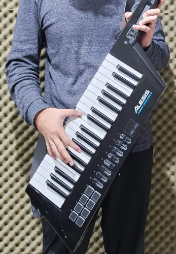 Teclado controlador Mid KEYTAR Alesis