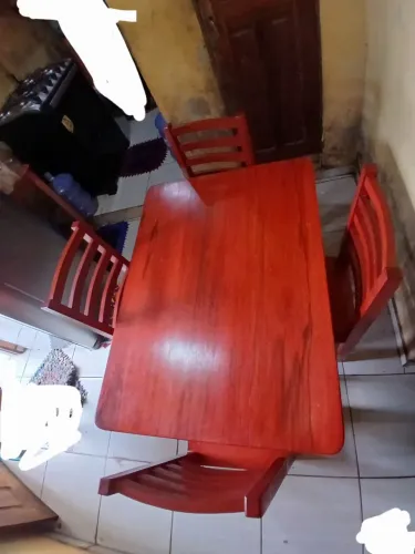 Mesa 4 cadeiras de madeira 