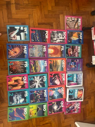LIVROS PRÉ VESTIBULAR POLIEDRO