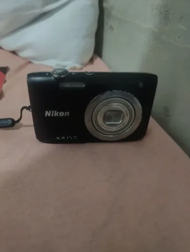 Câmera Nikon A100