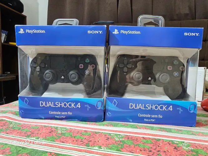 2 Controle PS4 original novos. Mais dok de carregamento e cabo 