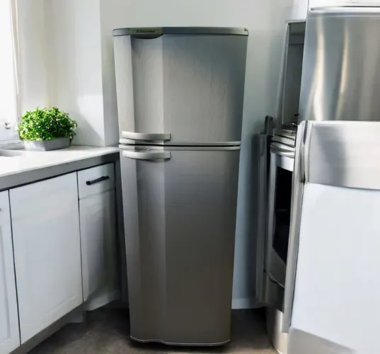 Geladeira Electrolux gelo seco 350L 127V