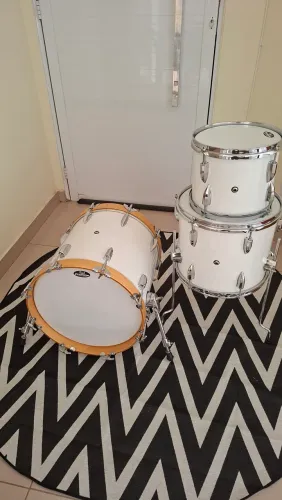 Bateria bumbo 16x15, ton 10x08 e surdo 13x11 zerados