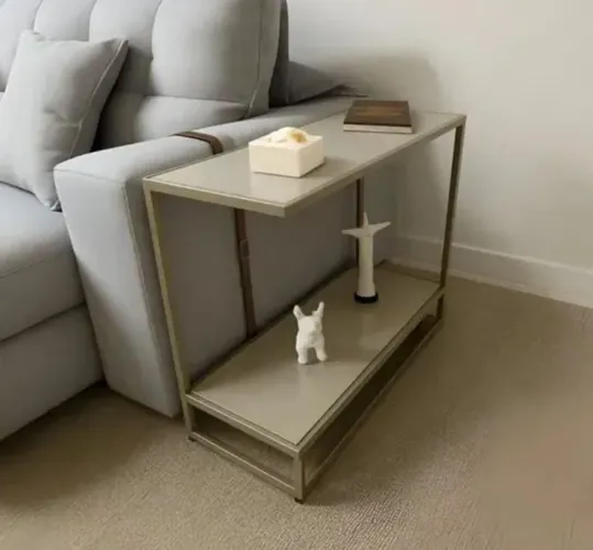 Aparador lateral para sofá / Mesa de apoio - Aço carbono e MDF