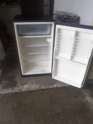 FRIGOBAR HAIER 110 LT(FRENTE INOX)