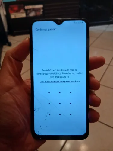 Celular Samsung Galaxy A10 32GB Com Tela Trincada
