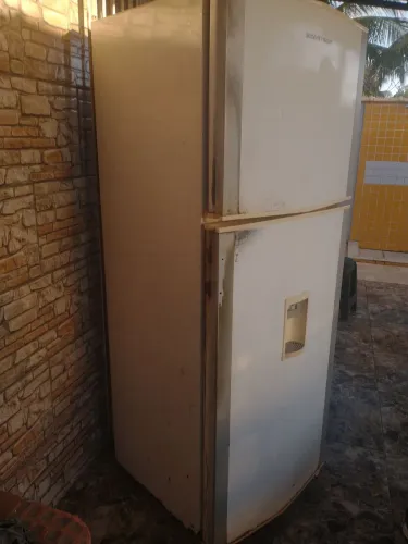 Geladeira Frost Free Brastemp brm48 com Defeito.