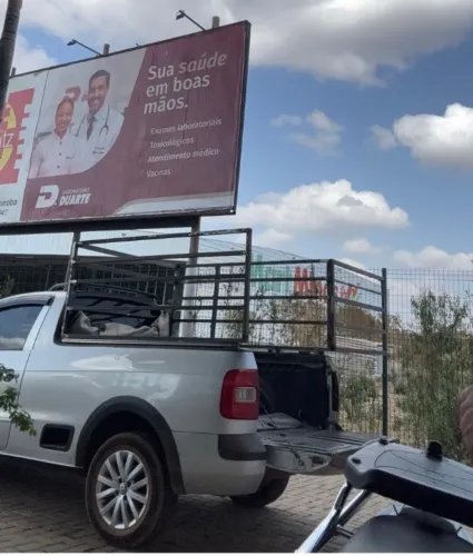 Carroceria ferro com trava ajustável 