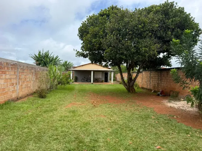 Casa ponte alta norte, 2 quartos, rua do shopping, lote 540m², casa simples