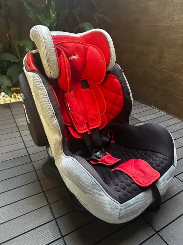 Cadeirinha de criança para carro