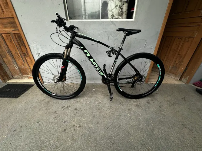 Aro 29 GTS freios a disco hidráulico com trava na suspensão