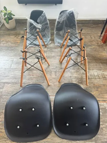 Vendo 4 cadeiras Charles Eames Wood Design Eiffel Preto
