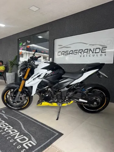 Vende-se suzuki gsx-s 750 c. 