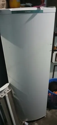 Geladeira pequena consul 