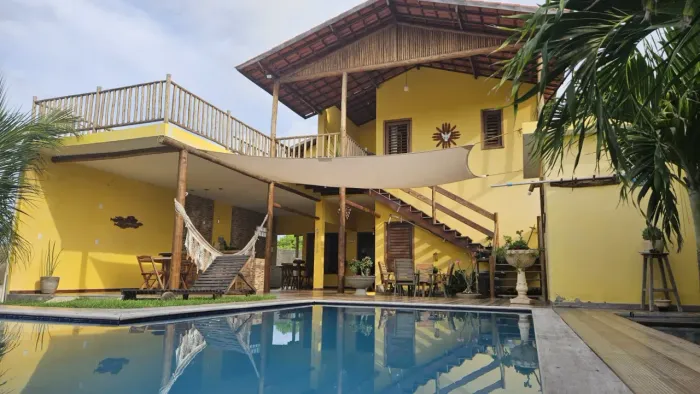 CASA A VENDA COM 2 PAVIMENTOS E 4 SUITES EM PONTAL DE MACEIÓ FORTIM - CE