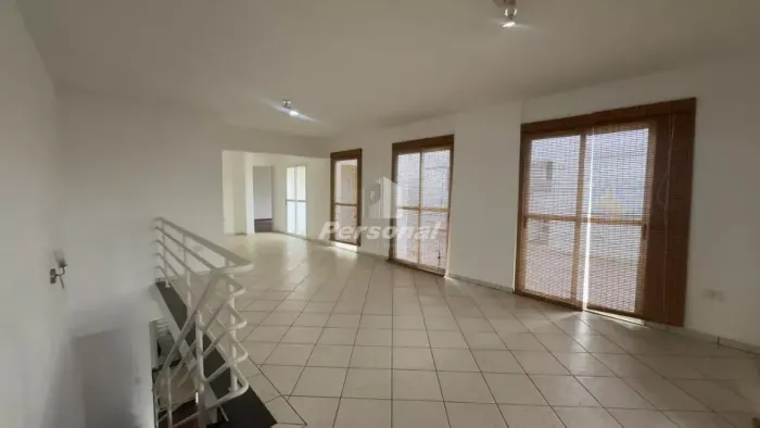 Imóvel para aluguel possui 221 metros quadrados com 3 quartos em Centro - Taubaté - SP