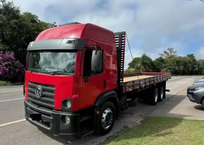 Vw 24-250 6x2 ano 2012 carroceria 8,5m