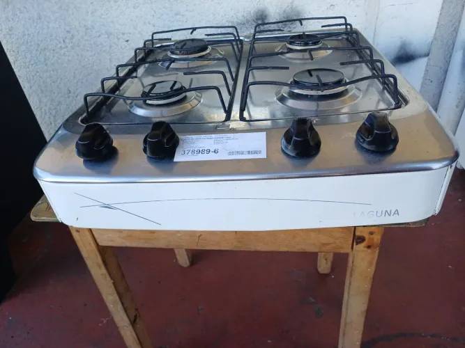 Fogão de mesa de quatro bocas, está funcionando normalmente