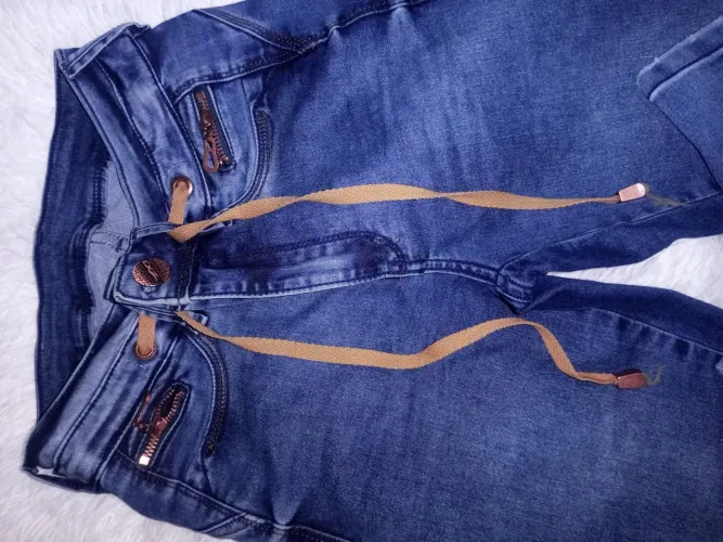 Vendo essa calça da ckz. Pouco tempo de uso.
