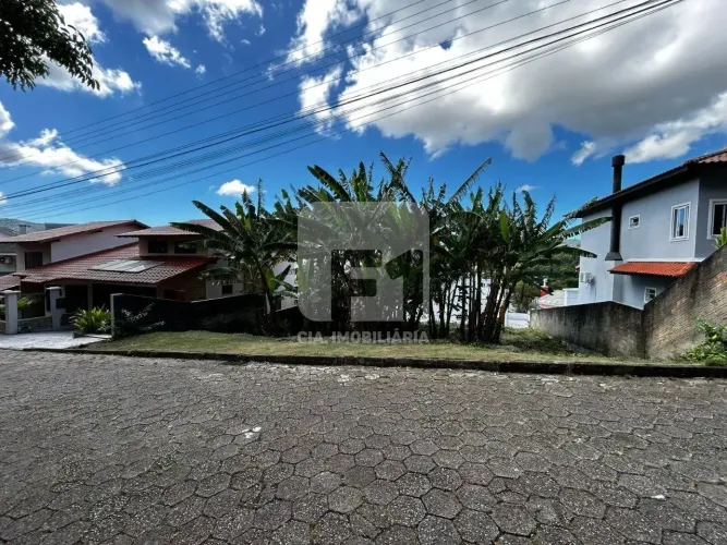 TERRENO EM CONDOMINIO FECHADO NA TRINDADE, FLORIANOPOLIS-SC