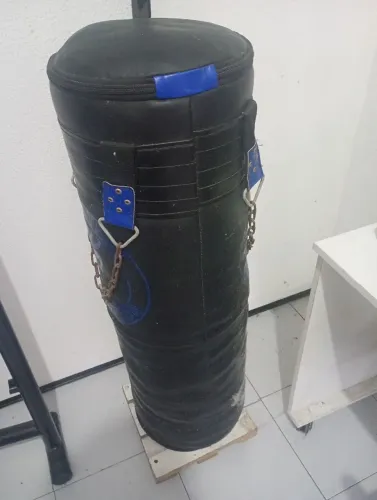 Saco de pancadas + suporte + fivela mosquetão