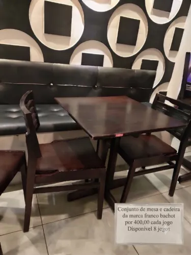 Conjunto mesa e 2 cadeiras