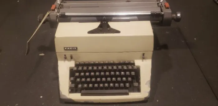 FACIT 1730 Original - Máquina de Escrever Clássica - Completa - Excelente Estado