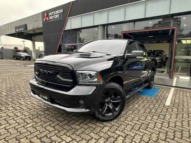 Ram Classic Laramie Night Edition 5.7 V8 16V Gasolina 4X4 Aut. 2022