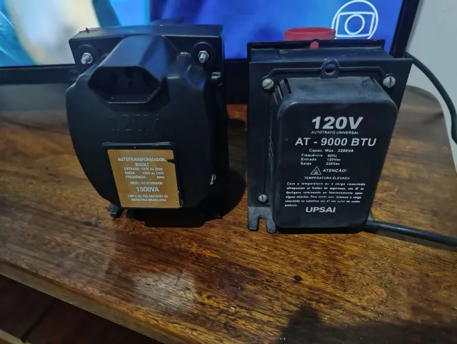 Vendo dois transformadores.