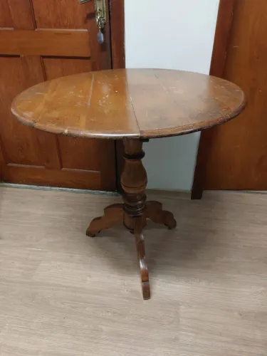 Mesa Lateral Antiga ( super elegante)