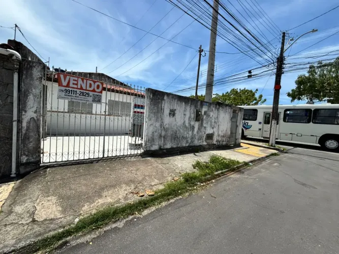 Casa no Orlando Dantas - Na avenida ideal para comércio