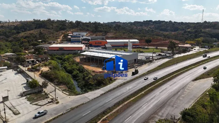 Galpão com 3.000 m² mais pátio às margens da Rodovia MG 424 em Vespasiano/MG