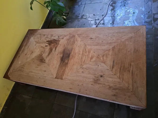 Mesa Central de Madeira