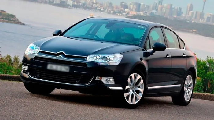 Sucata para retirada de peças C5 2012 Sedan